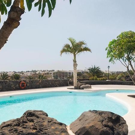Apartamento Om Con Piscina Y Vistas Al Mar Daire Costa Teguise Dış mekan fotoğraf