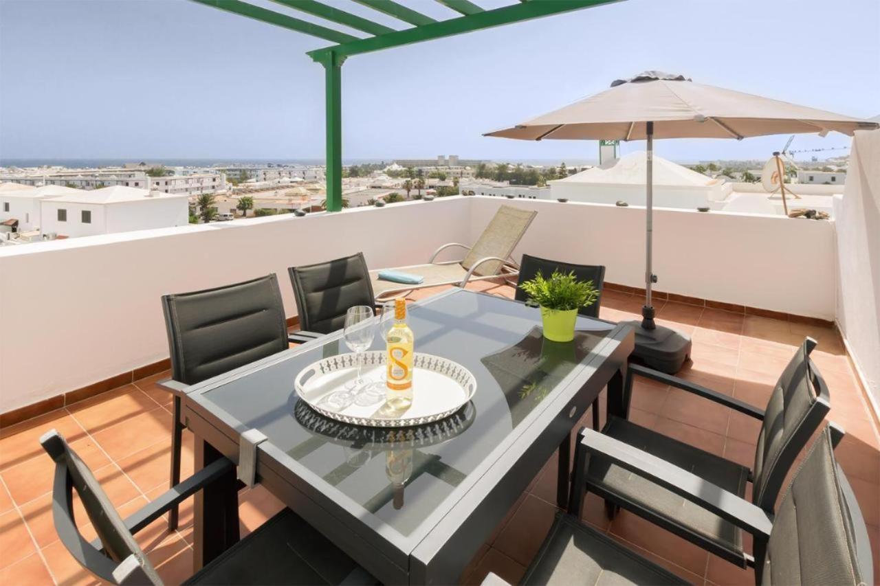 Apartamento Om Con Piscina Y Vistas Al Mar Daire Costa Teguise Dış mekan fotoğraf